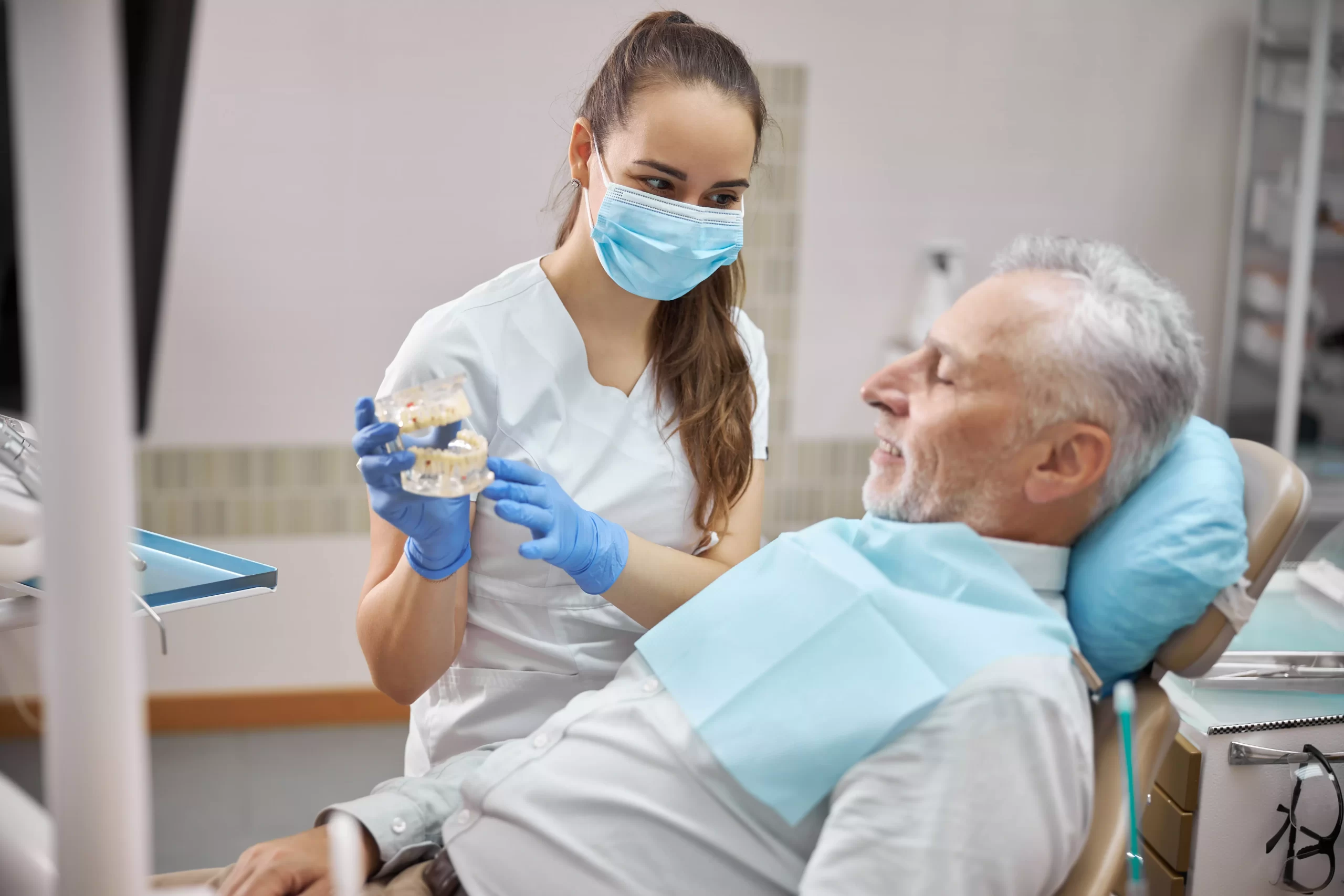 Paciente empezando un tratamiento de Implantes dentales